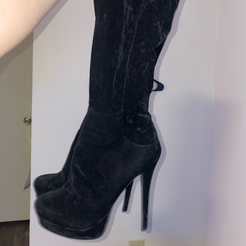 Heeled boots